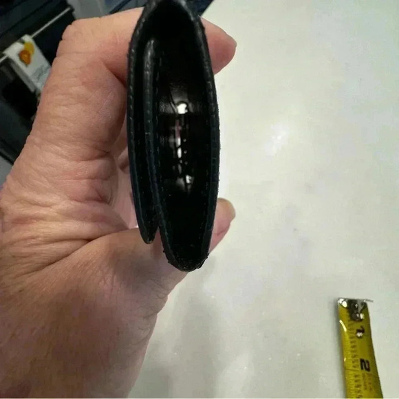 Louis Vuitton Black Leather Epi Key Holder 4 Rings Date Code  CA1907 unisex - Picture 11 of 16